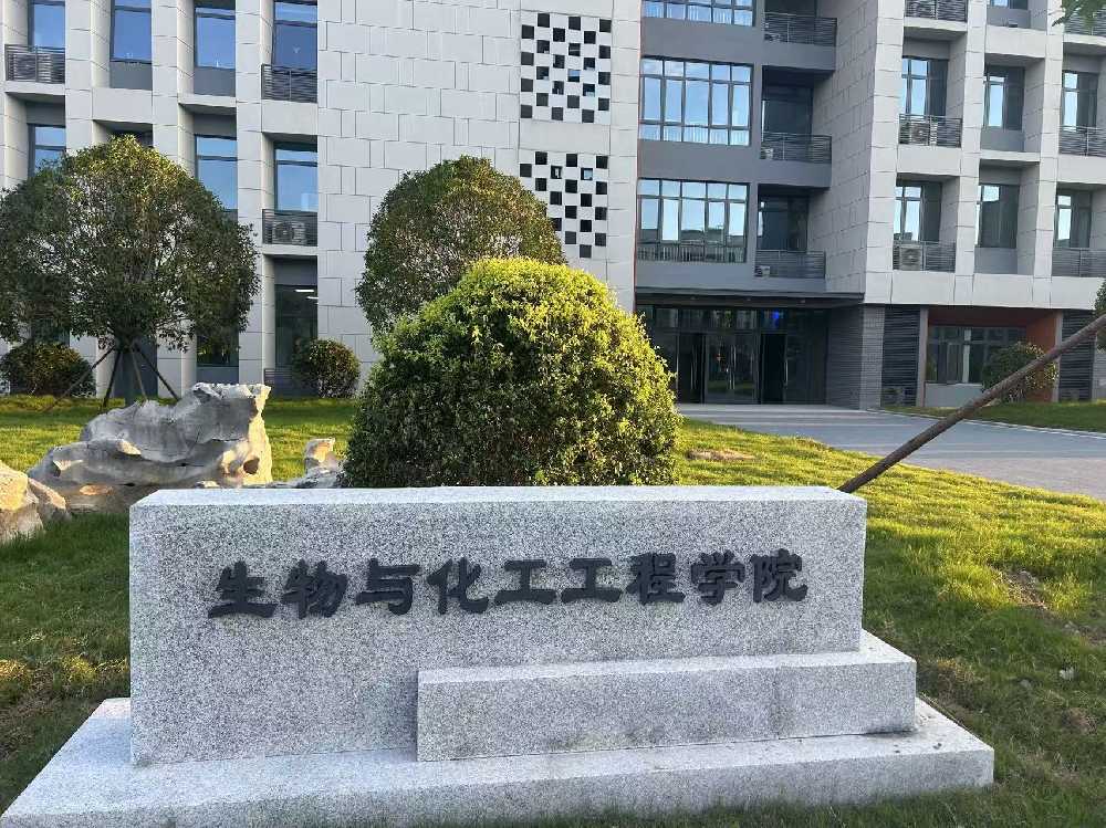合川区扬州职业大学体育场高杆灯项目